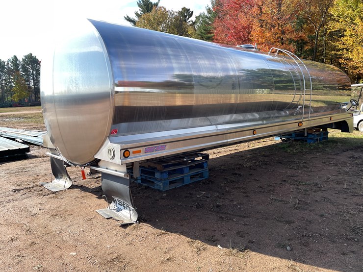 #3371-•-1982-walker-bulk-milk-truck-tank-image-1