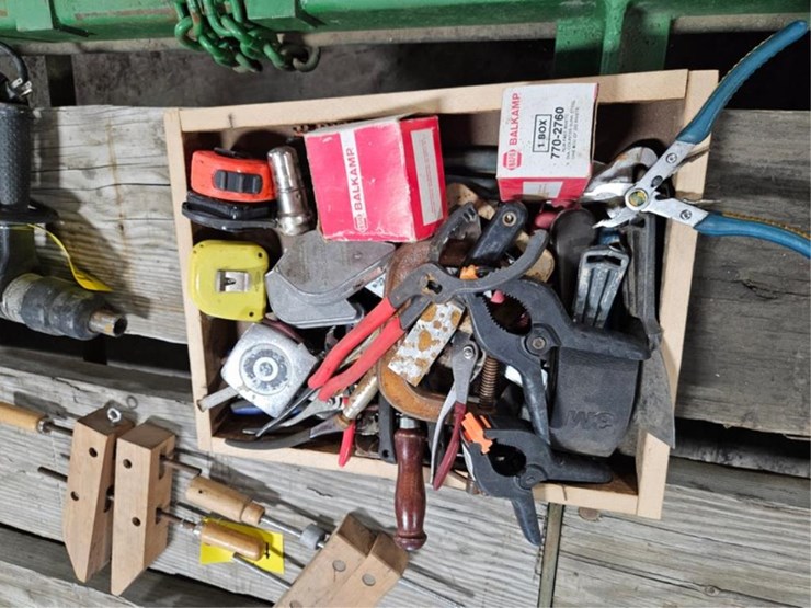 #2464-•-box-of-assorted-hand-tools-&-clamps-image-6