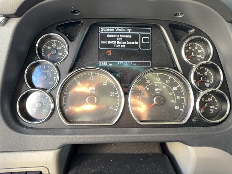 2020-peterbilt-579-image-18