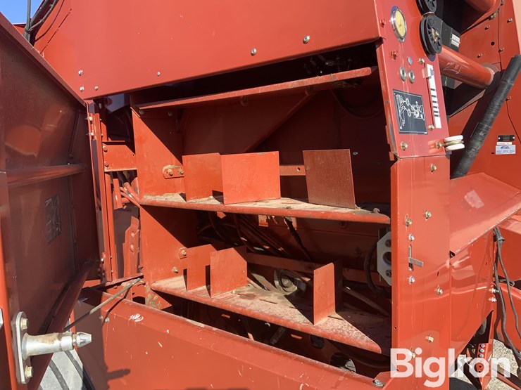 2001-hesston-856a-image-14