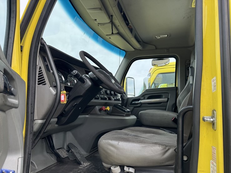 2017-kenworth-t880-image-8