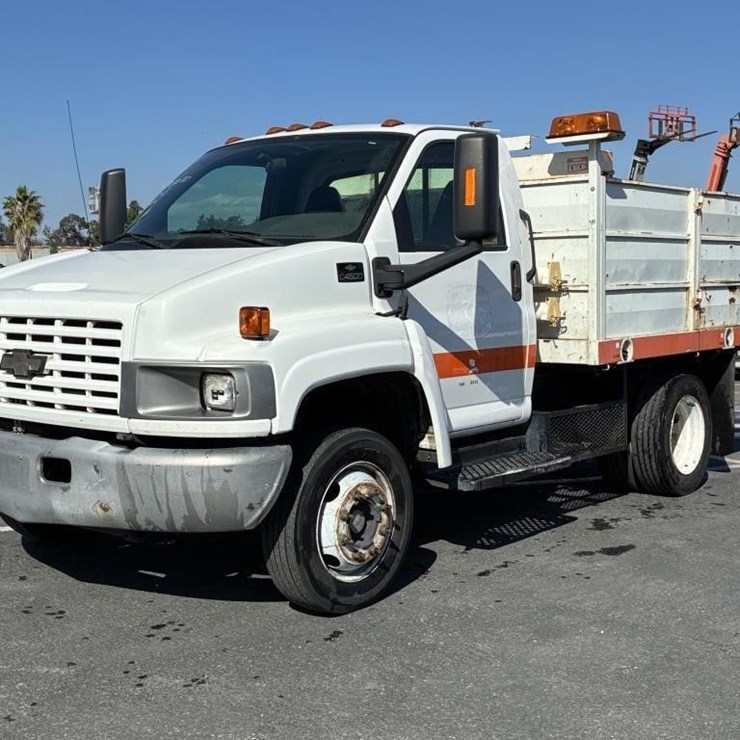 2005 Chevrolet C4500 Stakebed Truck