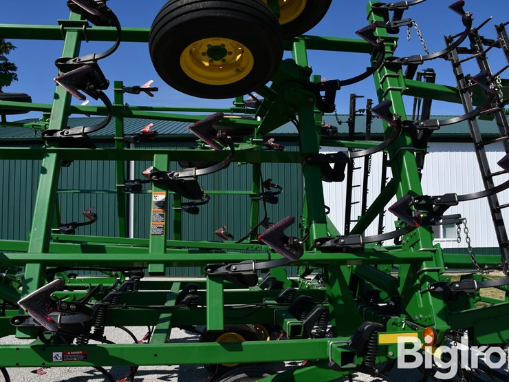 2013-john-deere-2210l-image-17