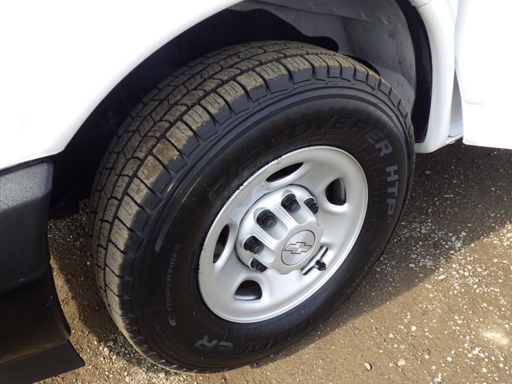 2018-chevrolet-express-2500-image-13