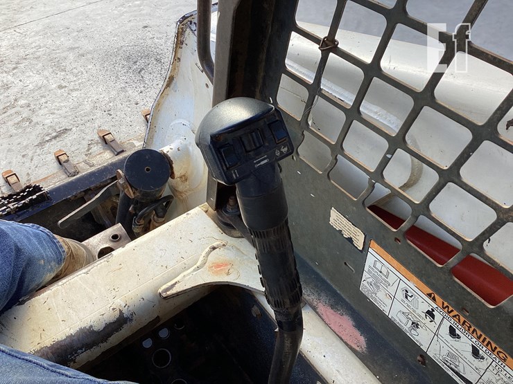 2007-bobcat-t250-image-15