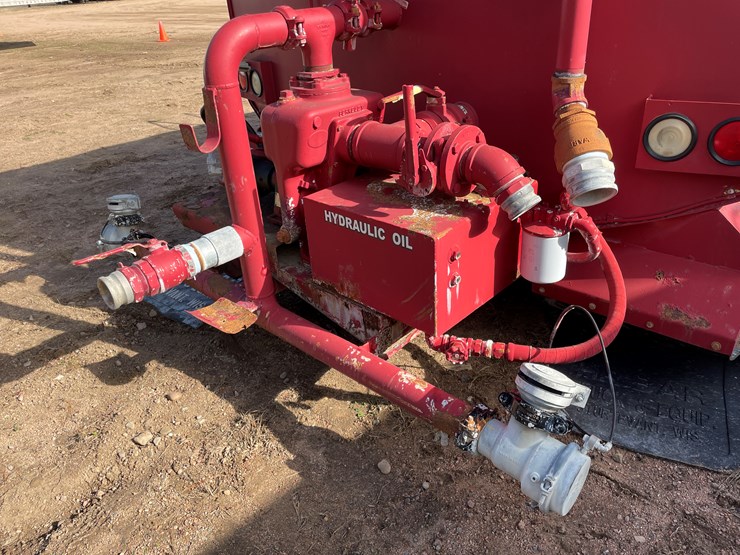 #3370-•-dust-control-5,200-gallon-water-truck-18'-tank-image-20