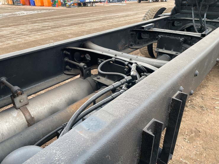 2004-international-7400-image-41