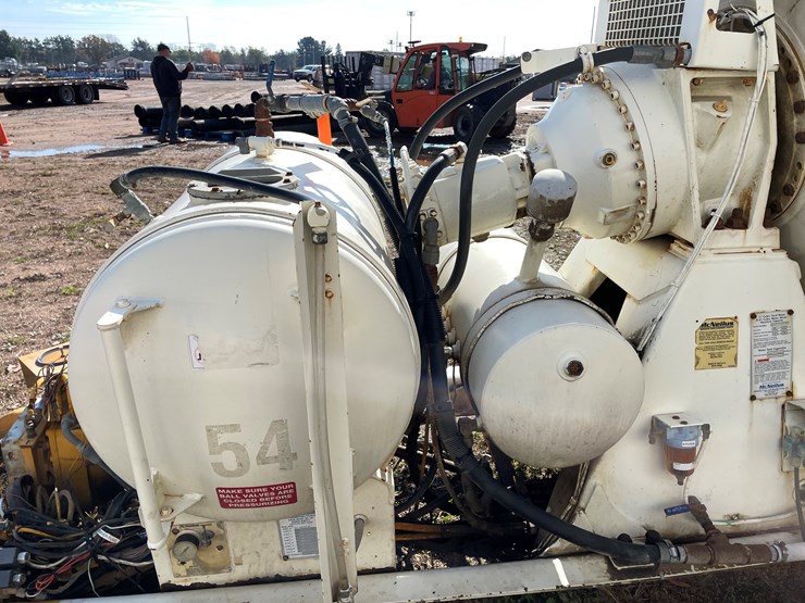 #3375-•-mcneilus-cement-mixer-drum-with-chutes-and-controls-image-24