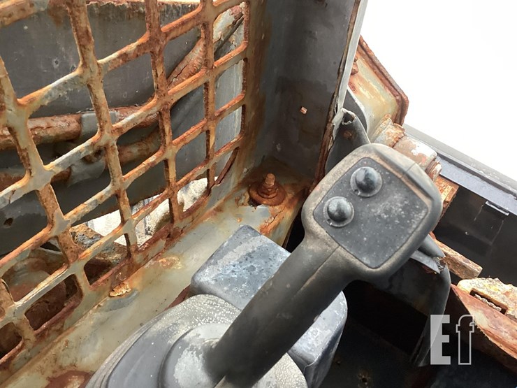 2019-deere-318g-image-15