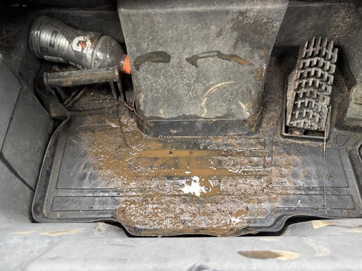 2019-deere-325g-image-34