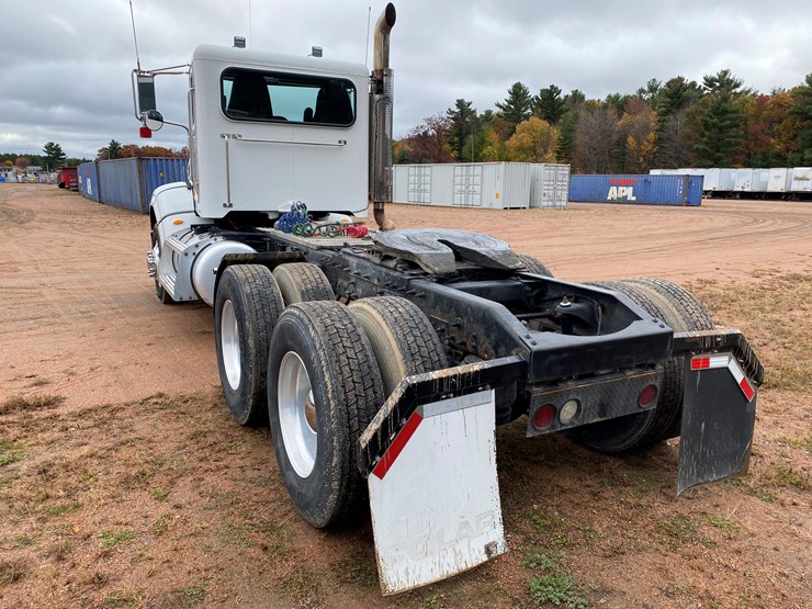 2012-peterbilt-384-image-9