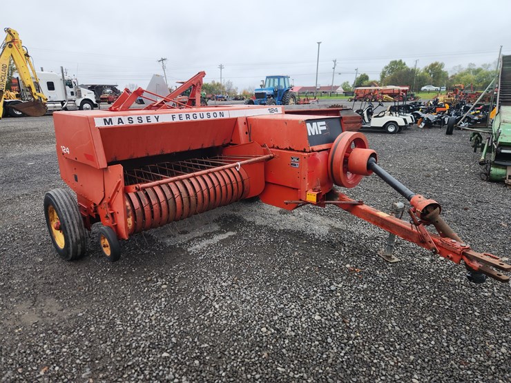 massey-ferguson-124-image-1