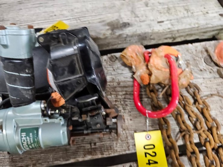 #2516-•-hitachi-roofing-nail-gun-image-7