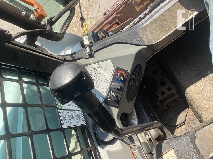 2017-bobcat-s740-image-15