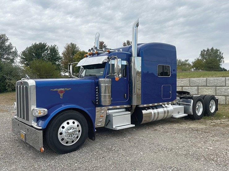2022-peterbilt-389-image-1