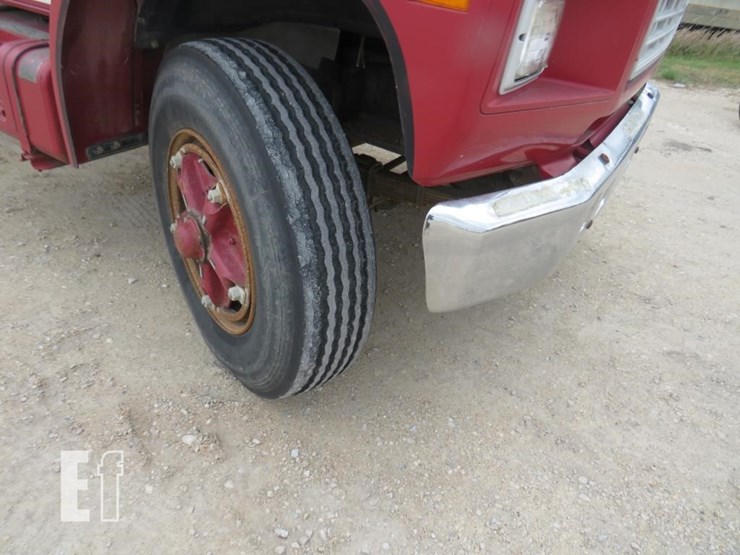 1982-ford-f700-image-2