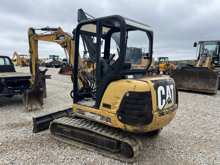 2002-caterpillar-303.5-image-3