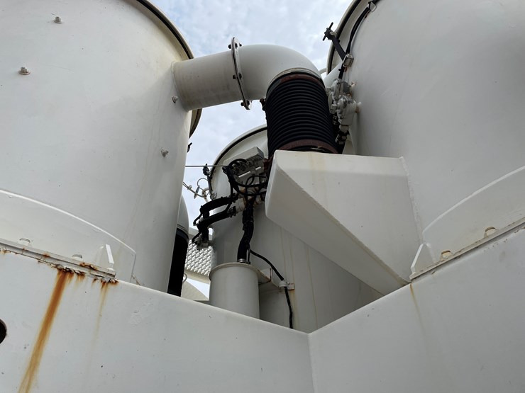 2011-peterbilt-365-image-48