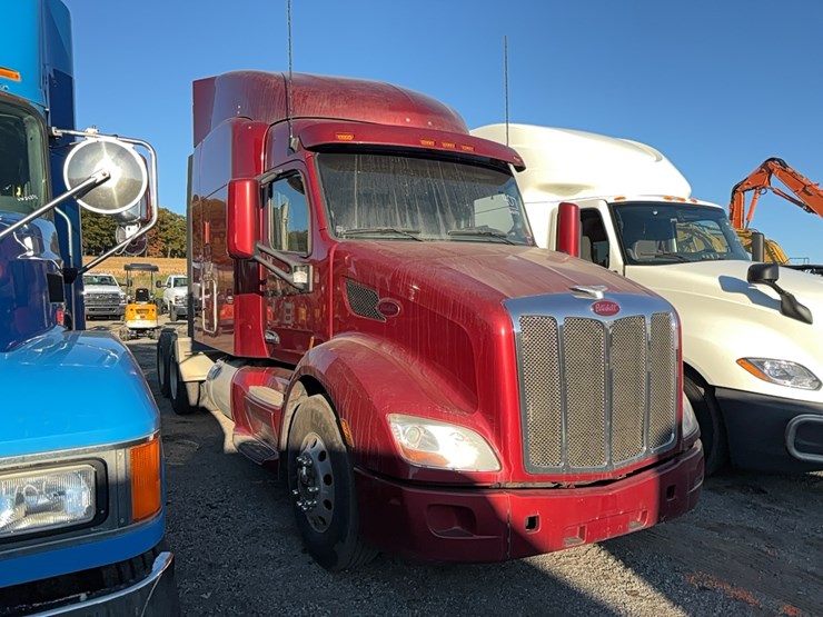 2020-peterbilt-579-image-3