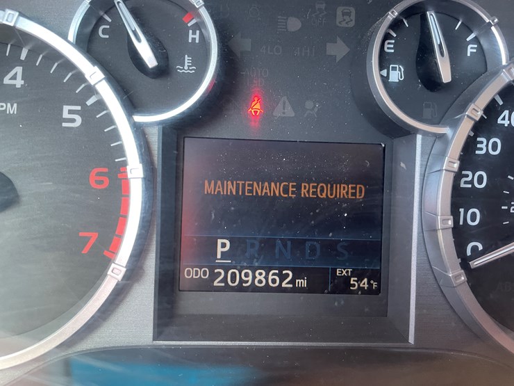 2015-toyota-tundra-sr5-image-31