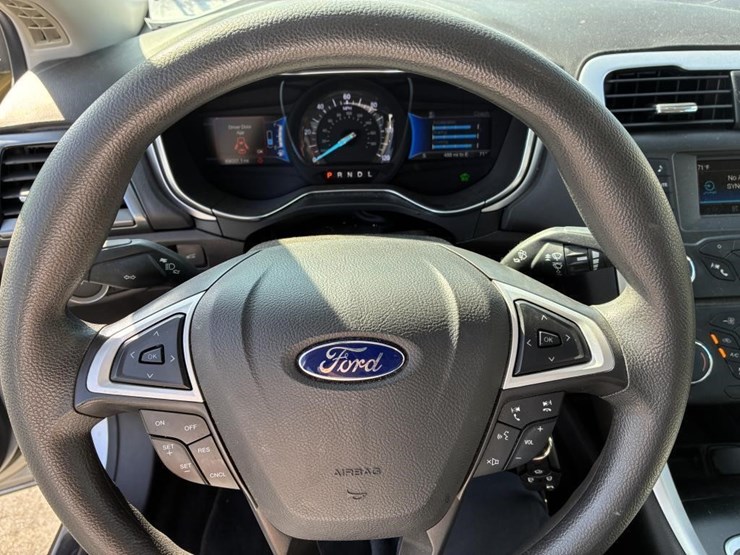 2016-ford-fusion-sedan-image-14