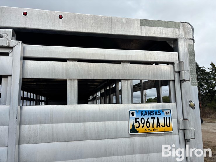 2019-travalum-tri/a-aluminum-gooseneck-livestock-trailer-image-19