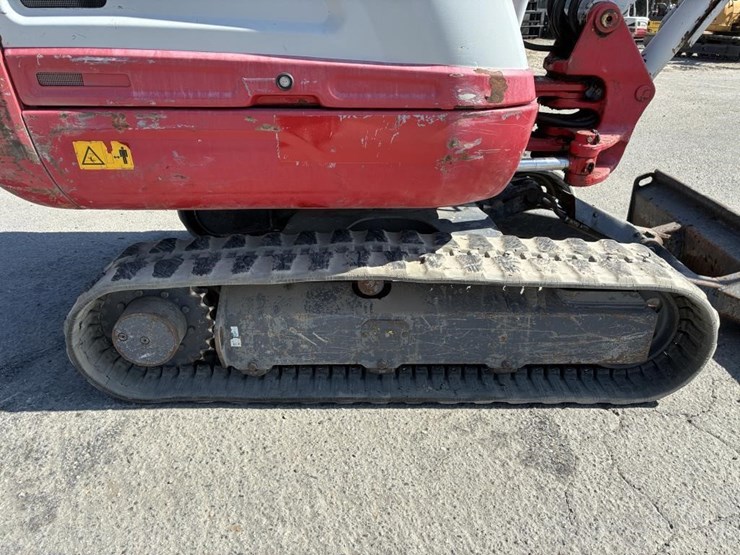 2016-takeuchi-tb230-image-14