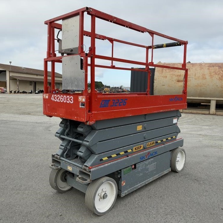 2005 Skyjack SJ3226 Scissor Lift