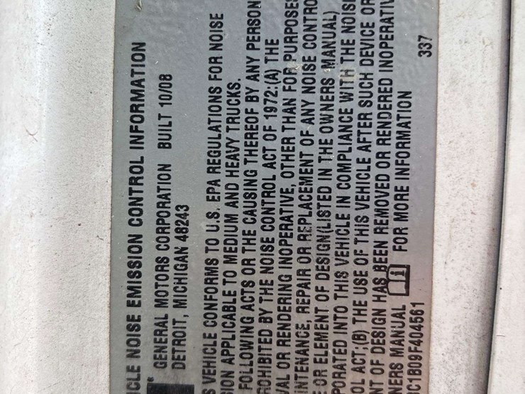 2009-gmc-c8500-altec-dm47-47ft-insulated-derrick-digger-truck-image-10