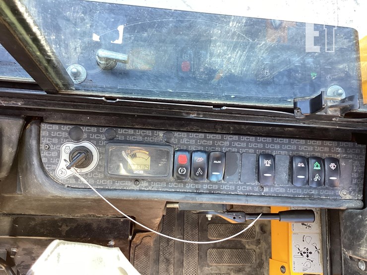 2021-jcb-1cxt-image-17