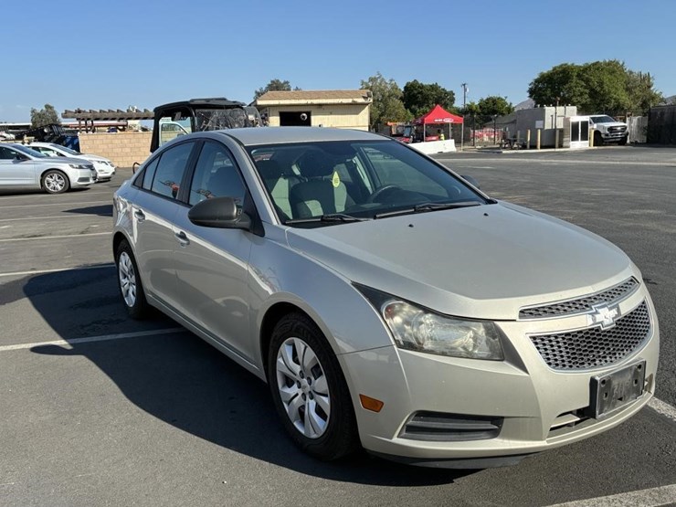 2014-chevrolet-cruze-sedan-image-2