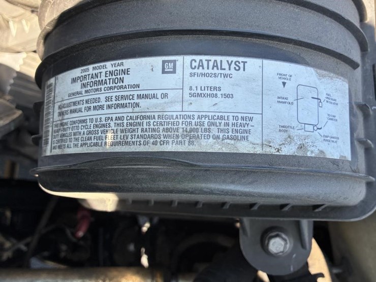 2005-chevrolet-c4500-stakebed-truck-image-12