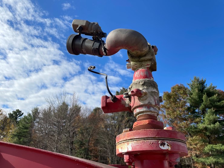 #3370-•-dust-control-5,200-gallon-water-truck-18'-tank-image-35