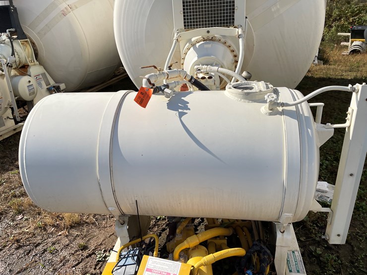 #3373-•-mcneilus-cement-mixer-drum-with-chutes-and-controls-image-8