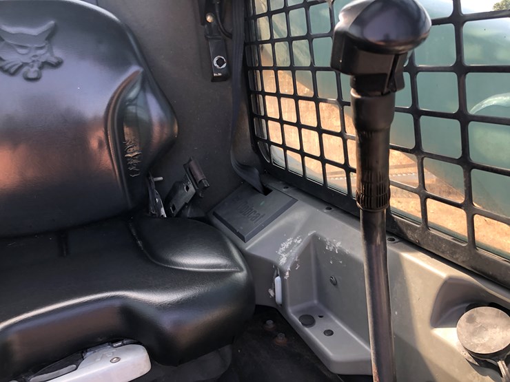 2014-bobcat-s650-image-59