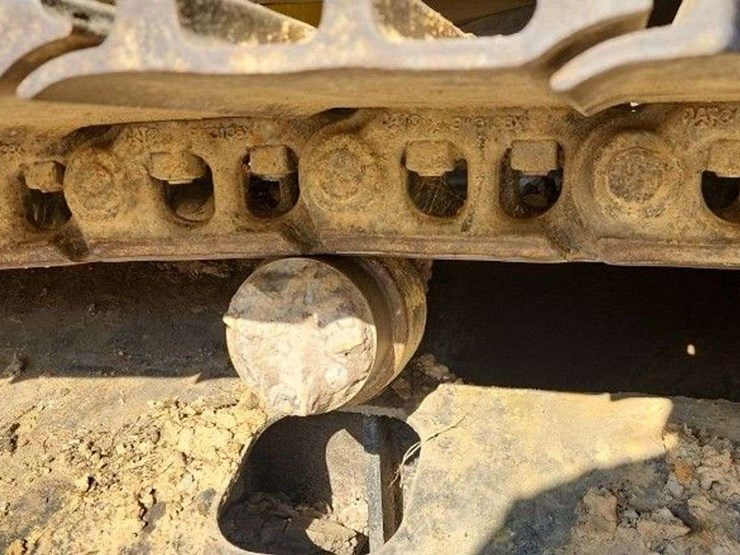 2019-caterpillar-325f-image-32