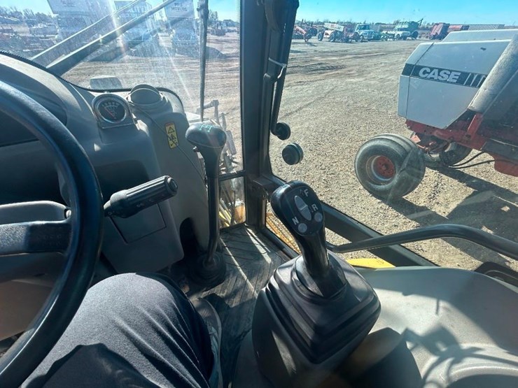 2004-volvo-bl70-image-25