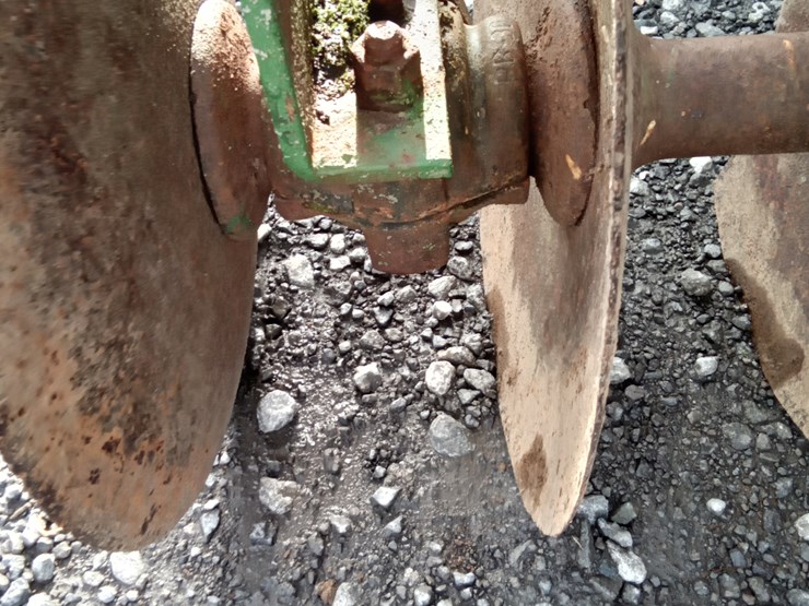 #920-•-green-ih-wheel-disc-w/cylinder-image-2