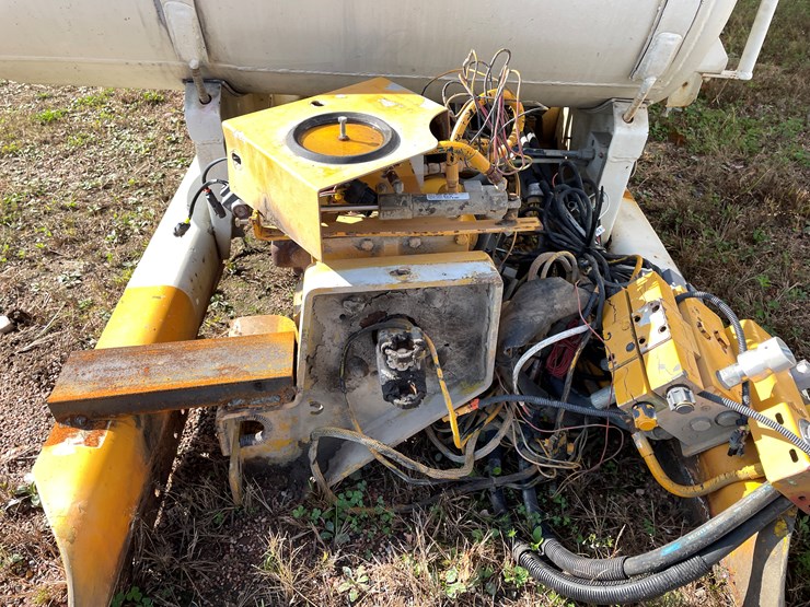 #3375-•-mcneilus-cement-mixer-drum-with-chutes-and-controls-image-22