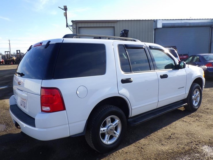 2004-ford-explorer-image-4