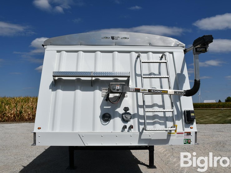 2020-neville-trailer-image-11