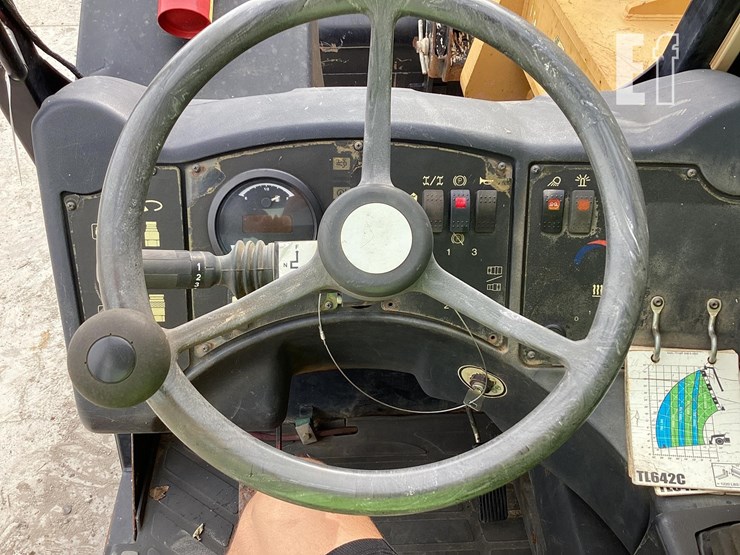 2014-caterpillar-tl642c-image-13