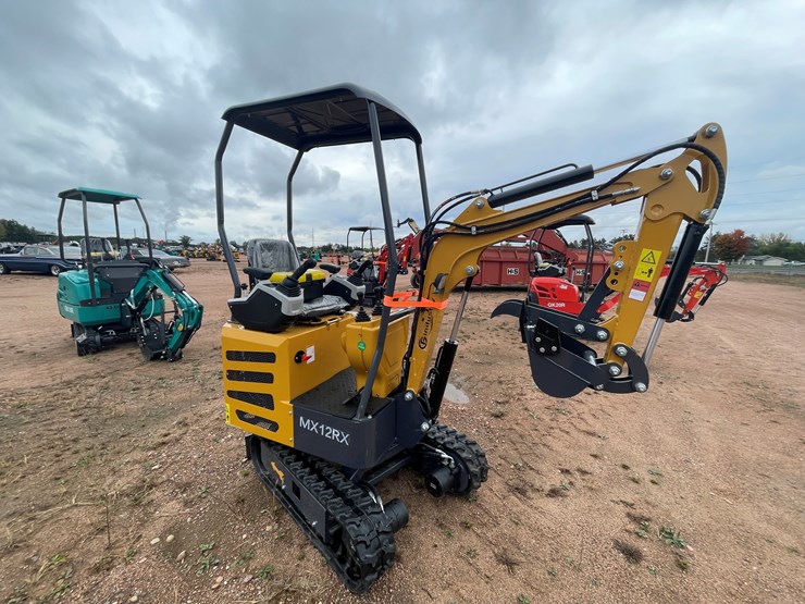 #1695-•-agt-mx12rx-mini-excavator-image-3
