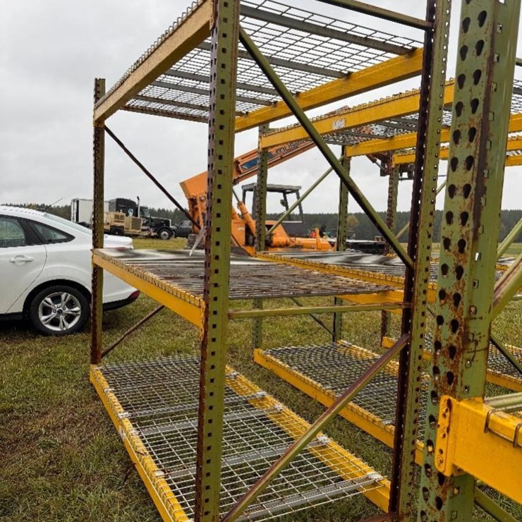 PALLET SHELVING (42"X102"X8')