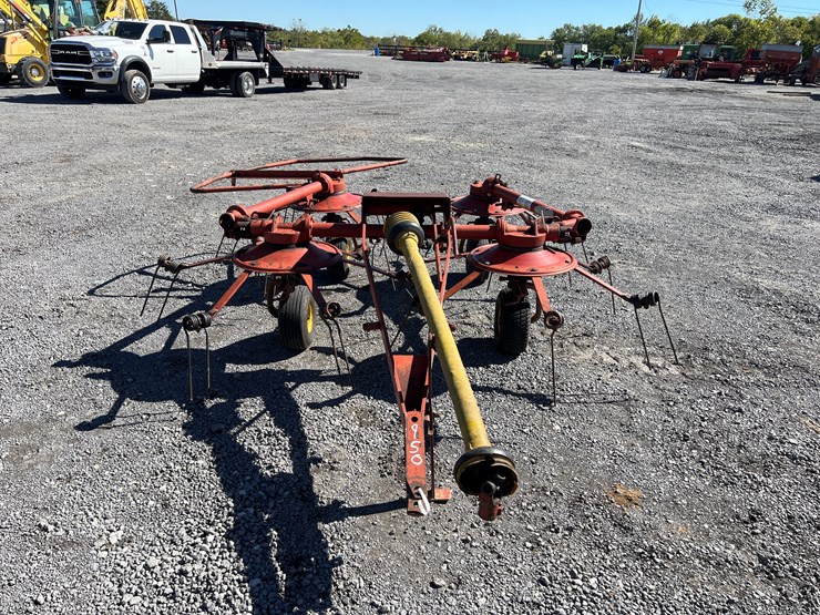 new-holland-163-image-1