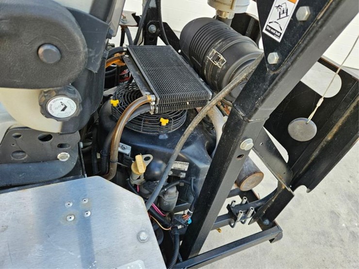 #2482-•-2012-dixie-chopper-xcaliber-3366-zero-turn-mower-image-14