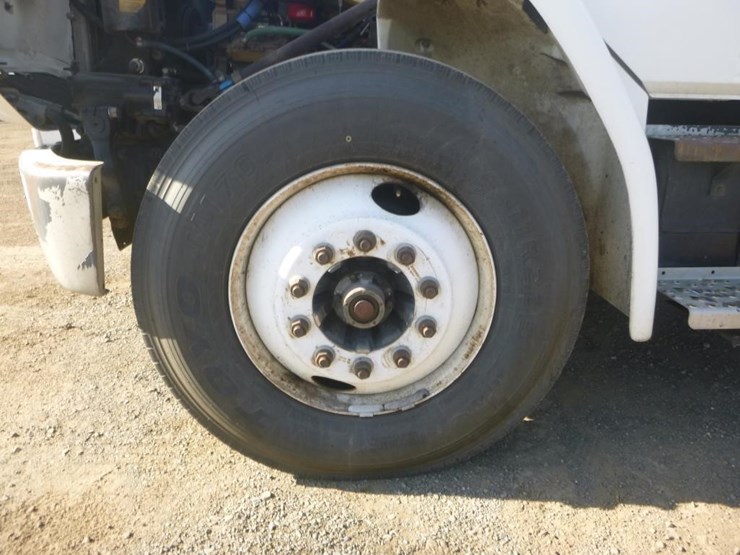 2001-freightliner-fl70-image-20