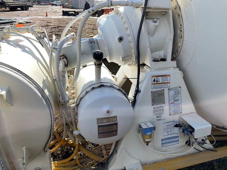 #3372-•-mcneilus-cement-mixer-drum-with-chutes-and-controls-image-11