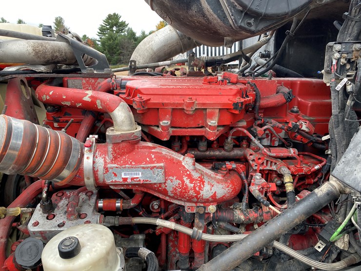 2012-peterbilt-384-image-14