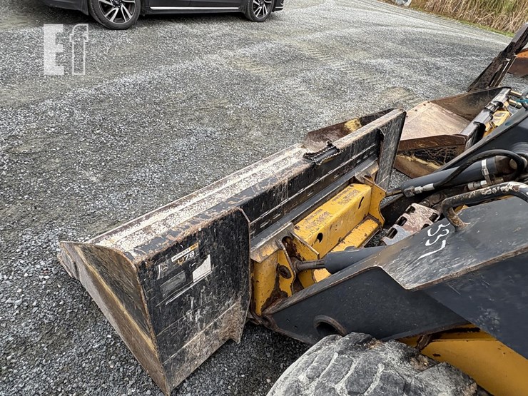 2015-deere-326e-image-2